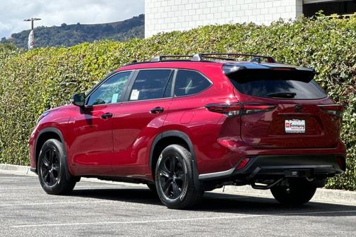 2025 Toyota Highlander Hybrid XLE