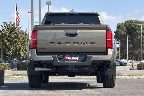 Bronze 2026 Toyota Tacoma TRD Sport