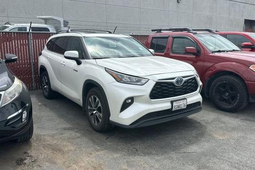 Blizzard Pearl 2020 Toyota Highlander Hybrid XLE