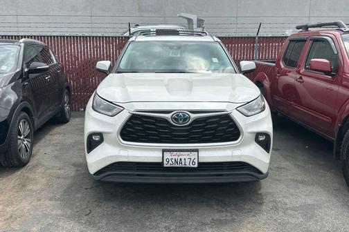 Blizzard Pearl 2020 Toyota Highlander Hybrid XLE