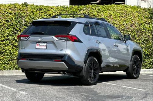 2025 Toyota RAV4 Hybrid SE