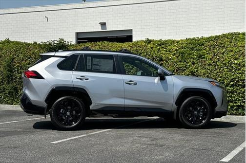 2025 Toyota RAV4 Hybrid SE