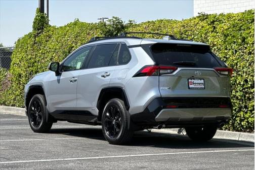 2025 Toyota RAV4 Hybrid SE