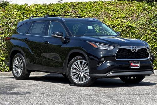 Midnight Black Metallic 2026 Toyota Highlander Hybrid Platinum