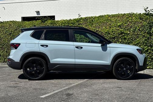 Monument Gray w/Dp Blk Rf 2025 Volkswagen Taos 1.5T SE Black