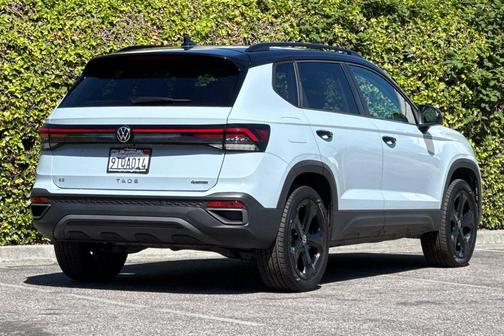 Monument Gray w/Dp Blk Rf 2025 Volkswagen Taos 1.5T SE Black