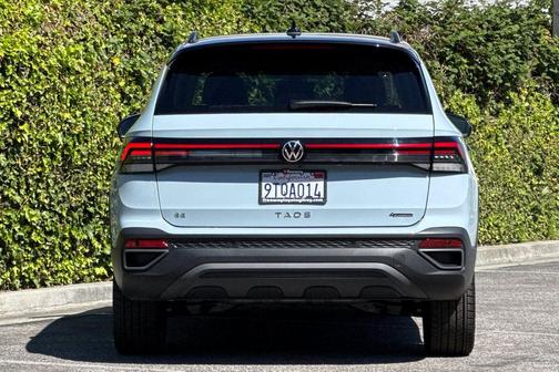 Monument Gray w/Dp Blk Rf 2025 Volkswagen Taos 1.5T SE Black