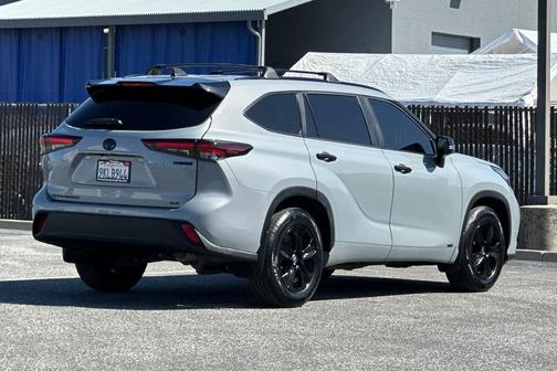 2024 Toyota Highlander Hybrid XLE