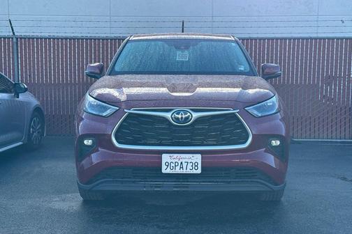 Pearl 2023 Toyota Highlander Hybrid LE