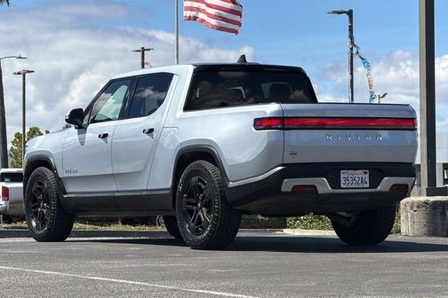 LA Silver 2023 Rivian R1T Adventure