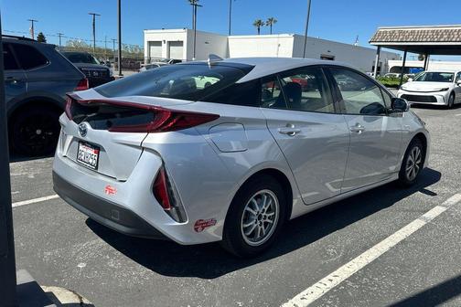 Classic Silver Metallic 2018 Toyota Prius Prime Premium