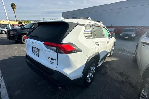 2020 Toyota RAV4 XLE Premium