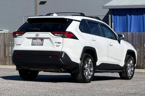 2020 Toyota RAV4 XLE Premium