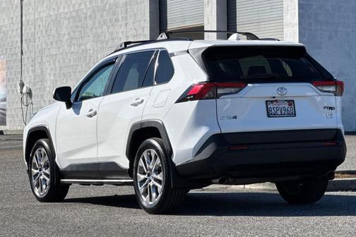 2020 Toyota RAV4 XLE Premium