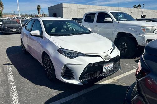 Super White 2017 Toyota Corolla SE