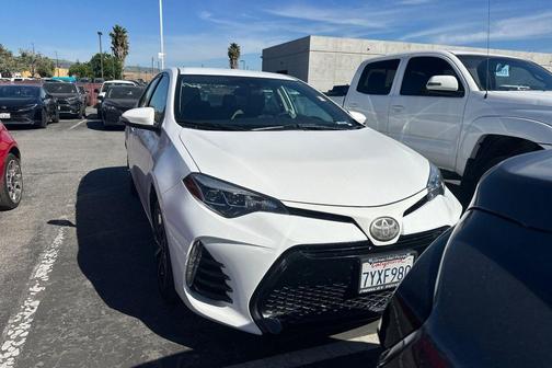 Super White 2017 Toyota Corolla SE