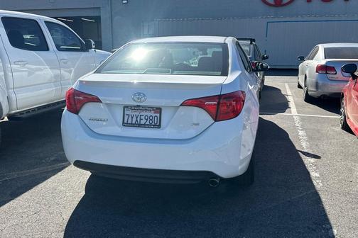 Super White 2017 Toyota Corolla SE
