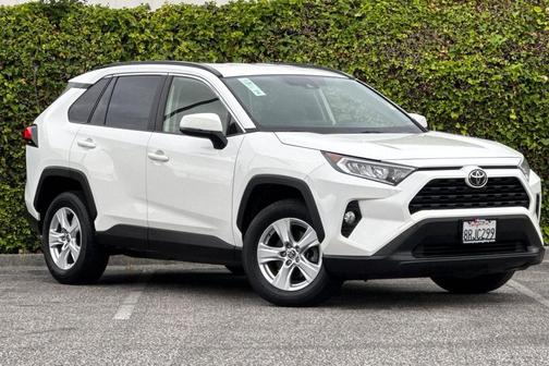 Super White 2020 Toyota RAV4 XLE