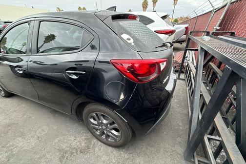 2020 Toyota Yaris Sedan LE