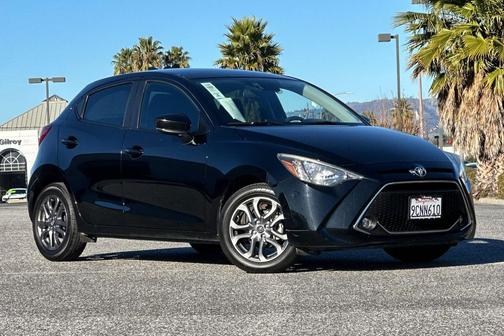 2020 Toyota Yaris Sedan LE