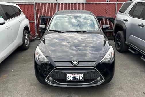 2020 Toyota Yaris Sedan LE