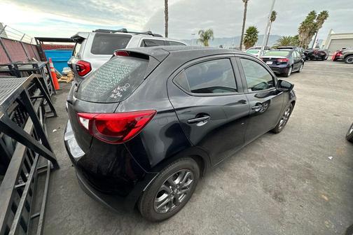 2020 Toyota Yaris Sedan LE