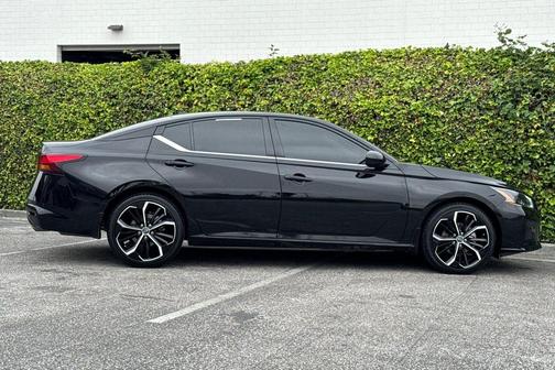 Super Black Clearcoat 2024 Nissan Altima SR FWD