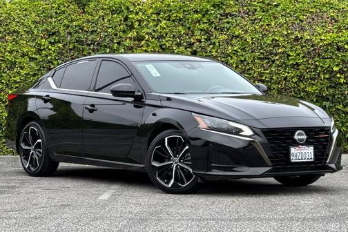 Super Black Clearcoat 2024 Nissan Altima SR FWD