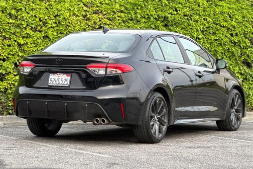 Midnight Black Metallic 2025 Toyota Corolla SE