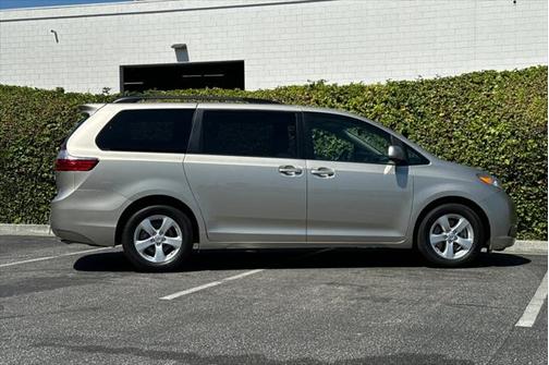 2017 Toyota Sienna LE