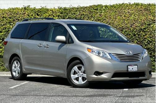 2017 Toyota Sienna LE