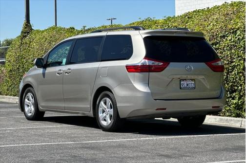 2017 Toyota Sienna LE