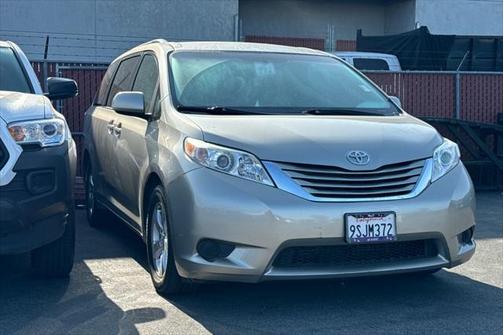2017 Toyota Sienna LE