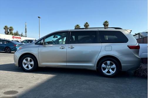 2017 Toyota Sienna LE