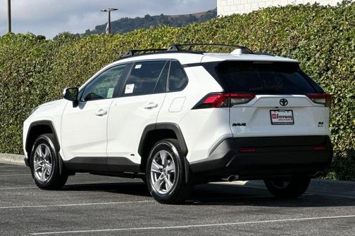 2025 Toyota RAV4 Hybrid XLE