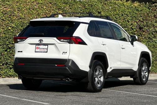 2025 Toyota RAV4 Hybrid XLE