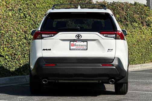 2025 Toyota RAV4 Hybrid XLE