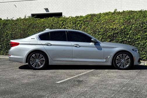 Glacier Silver Metallic 2019 BMW 530e iPerformance