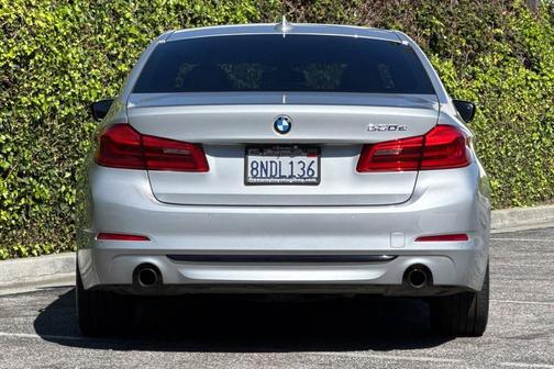 Glacier Silver Metallic 2019 BMW 530e iPerformance