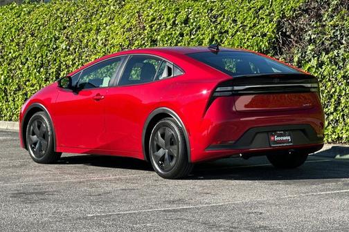 2026 Toyota Prius Plug-In Hybrid SE