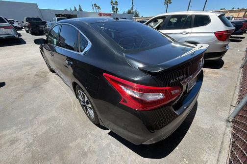 Super Black 2016 Nissan Altima 2.5 SV