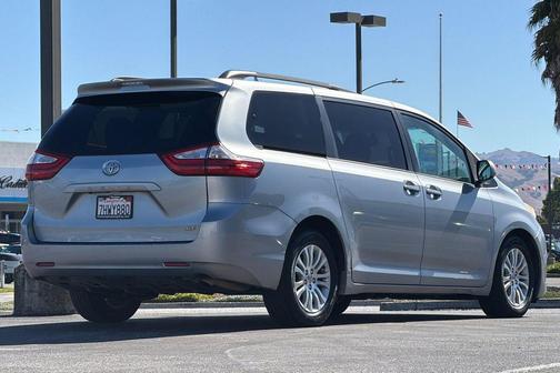 Silver Sky Metallic 2015 Toyota Sienna XLE