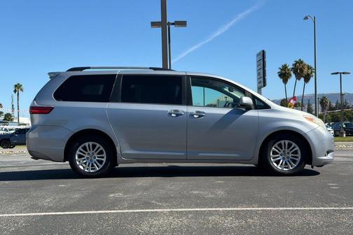 Silver Sky Metallic 2015 Toyota Sienna XLE
