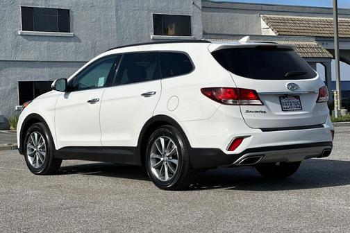 2017 Hyundai SANTA FE SE