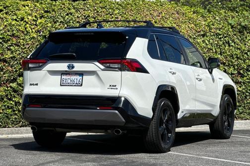 2021 Toyota RAV4 Hybrid SE