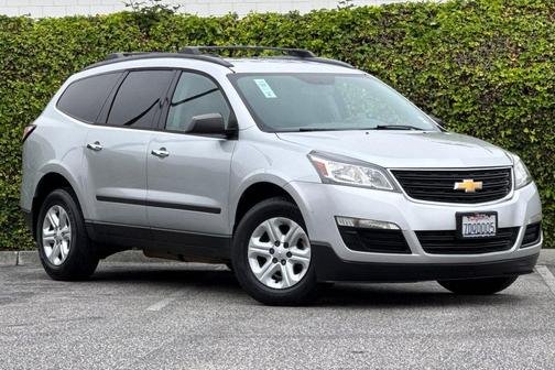 Silver Ice Metallic 2014 Chevrolet Traverse LS