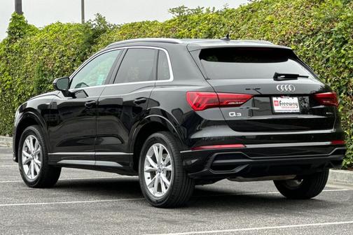 2024 Audi Q3 Premium 45 TFSI S line quattro Tiptronic