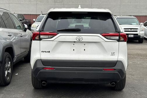 Ice Cap 2025 Toyota RAV4 LE