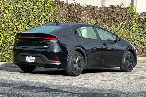 2025 Toyota Prius LE