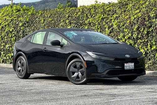 2025 Toyota Prius LE